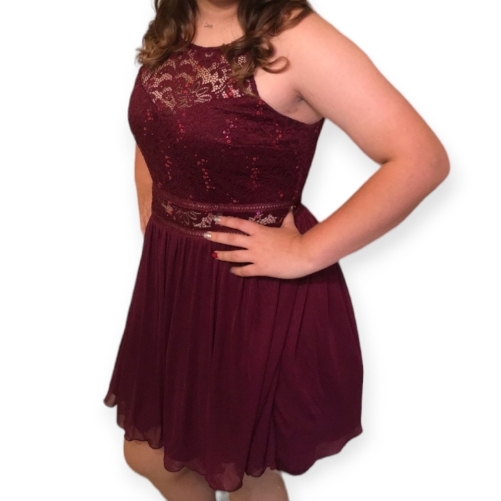 Windsor Dress Size 13 Juniors Sleeveless Lace Sequin Wine Graduation Party
